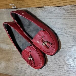 Red Vionic women's dress shoes